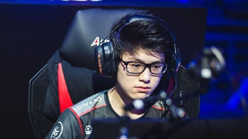 教练团队屡 教练团队屡